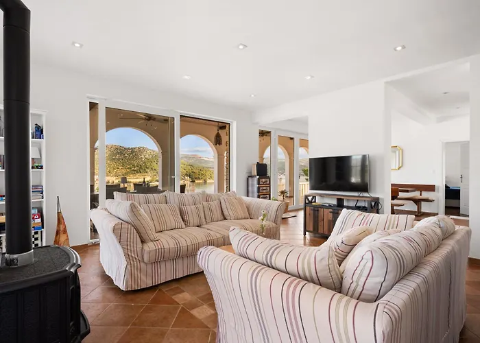 Bratello Villa *