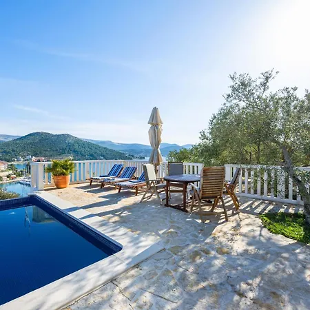Villa Bratello Marina